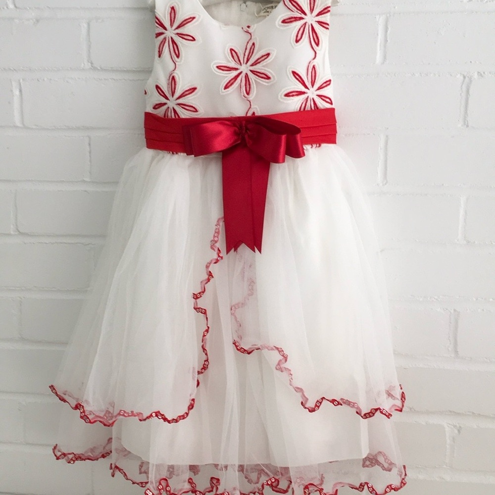 Red And White Frilly Tulle Sleeveless Girls Valentine’s Party  Dress size 4/5